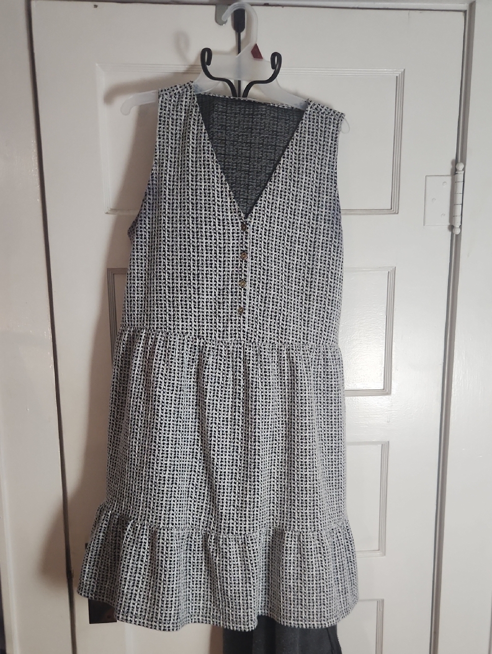 LOFT Black & White Sleeveless Tiered V-Neck Midi Dress